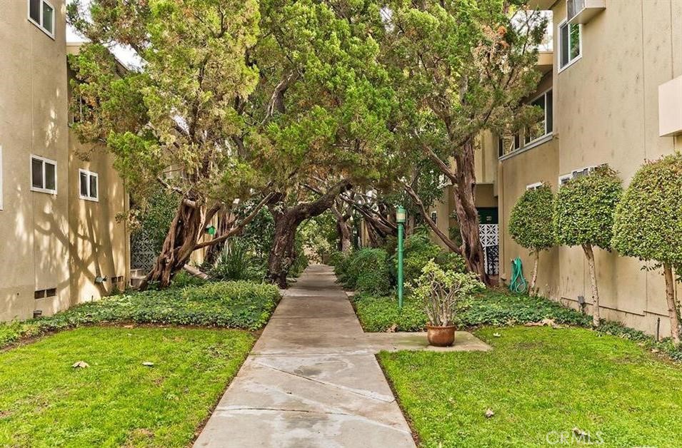 11138 Aqua Vista Street