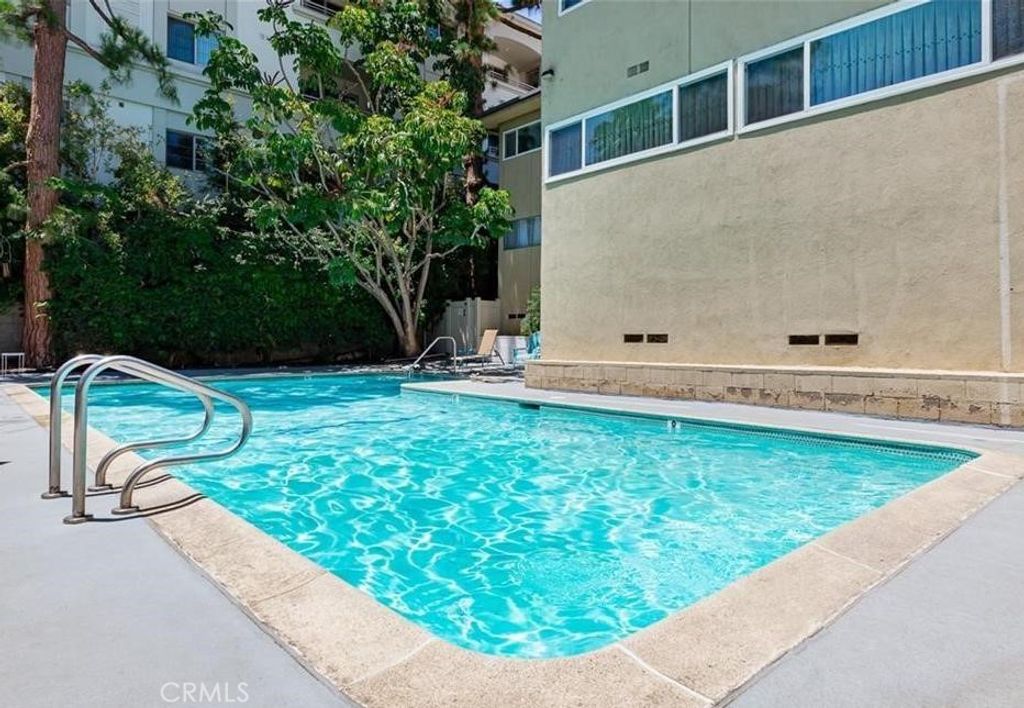 Photo of 11138 Aqua Vista Street #9, Studio City, CA 91602 (MLS # SR26117849)