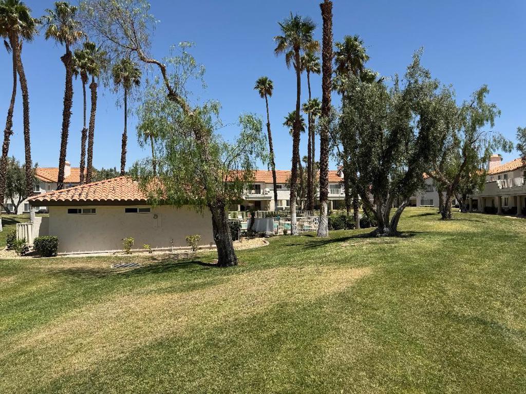 688 Vista Lago Circle N