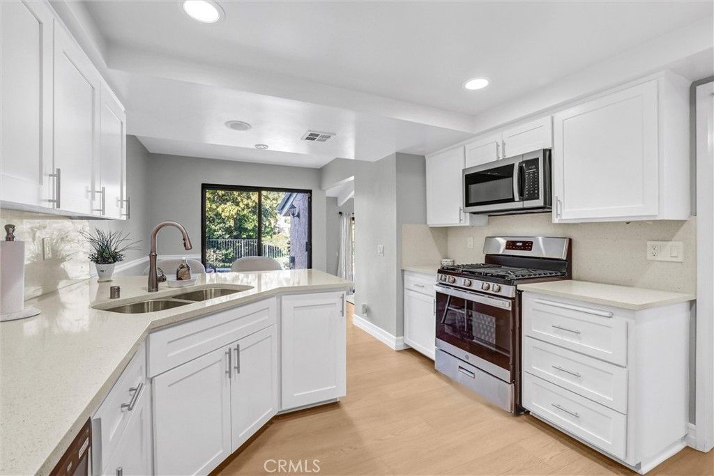 Photo of 23024 Park Sorrento, Calabasas, CA 91302 (MLS # SR25269893)