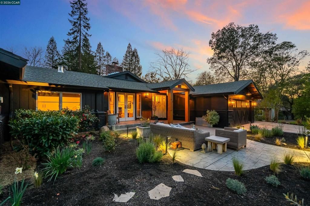 Photo of 12 La Sombra Ct Ct, Orinda, CA 94563 (MLS # 41128533)