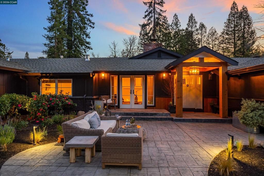 Photo of 12 La Sombra Ct Ct, Orinda, CA 94563 (MLS # 41128533)