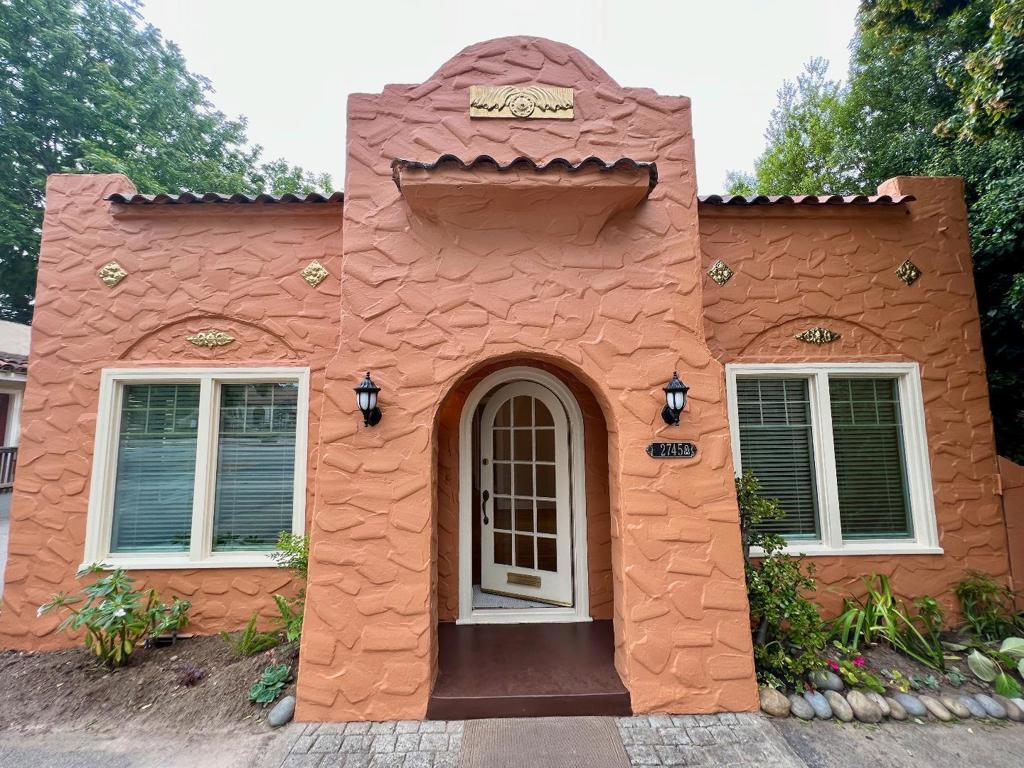 2745 Porter Street