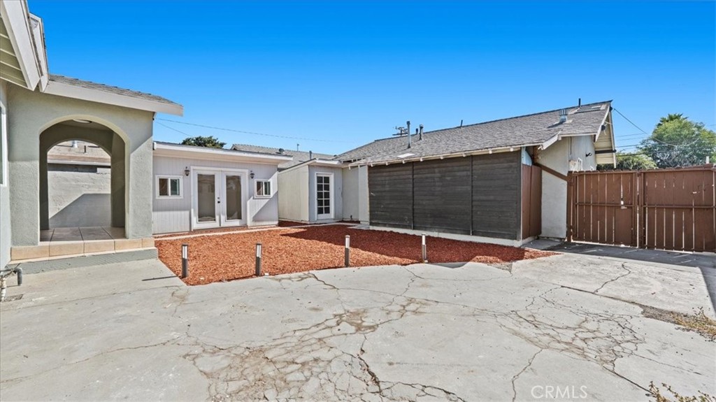 809 N Tamarind Avenue
