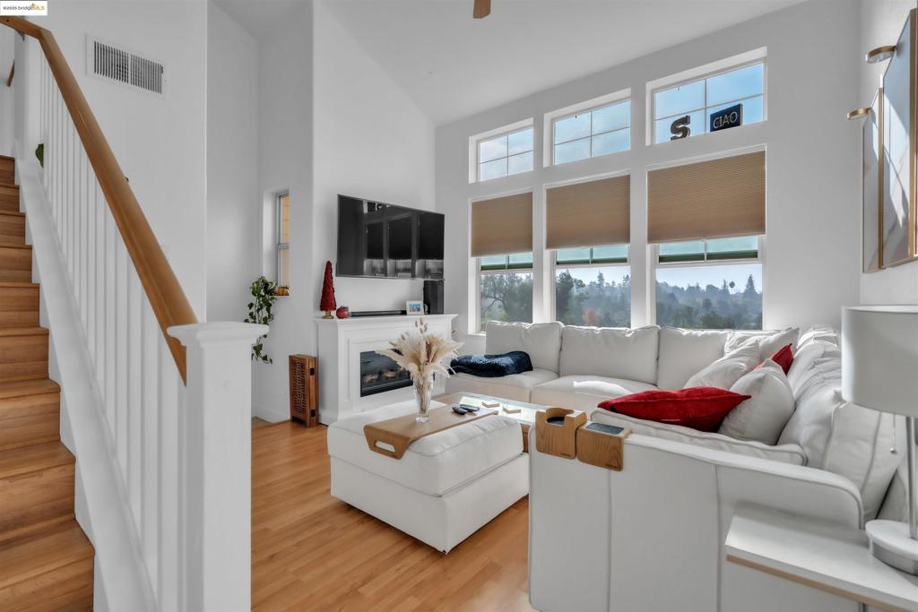 OAKLAND HILLS - Residential