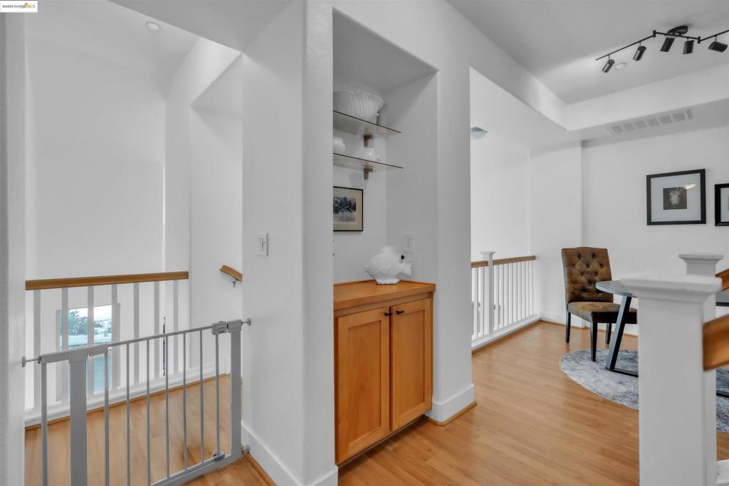 OAKLAND HILLS - Residential