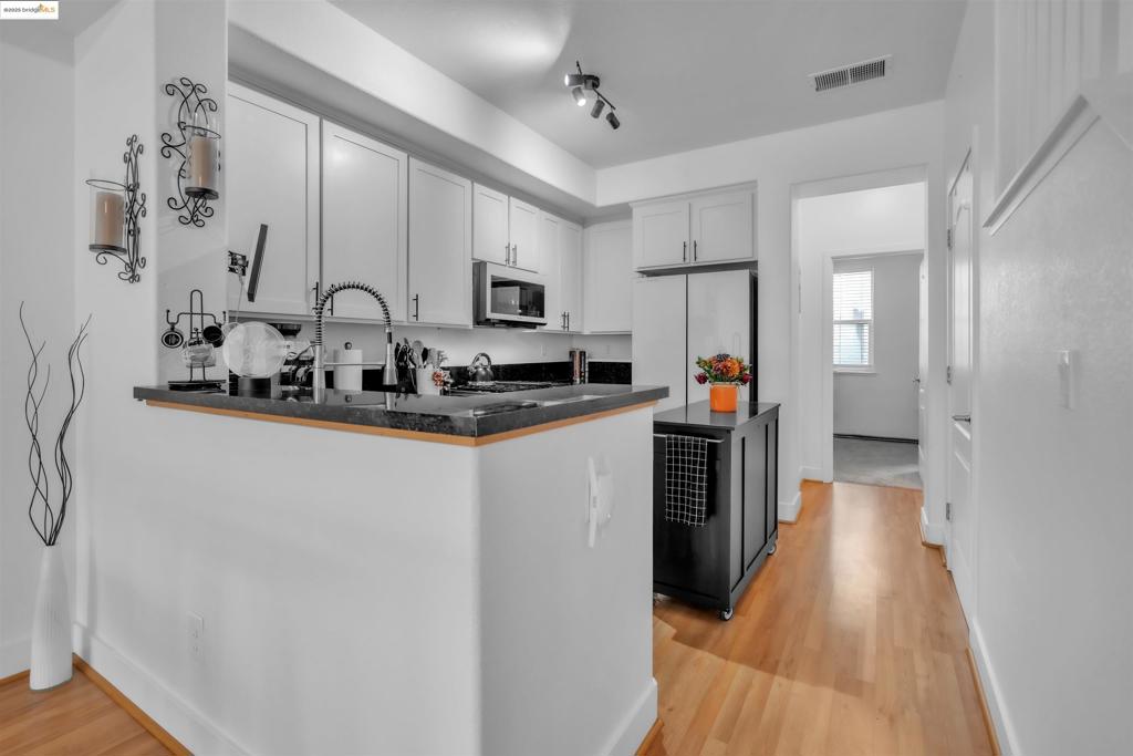 OAKLAND HILLS - Residential