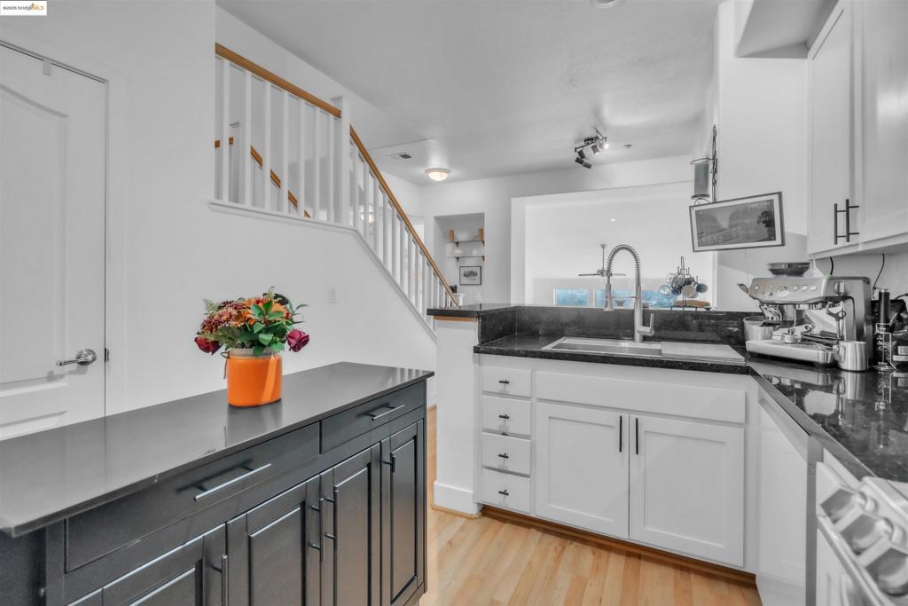 OAKLAND HILLS - Residential