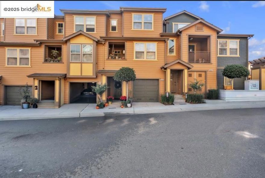Charming 2006 Craftsman townhome in the Monte Vista Villas community. This 3-level home features a versatile floorplan with a stylishly remodeled kitchen, laminate/tile/vinyl/carpet flooring, and forced air heating & central A/C. Enjoy community amenities like a clubhouse and gym, plus direct access to Oakland Hills trails. A commuter's dream with easy I-580 access.
