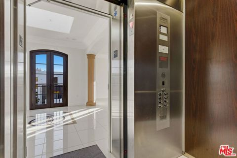 Photo of 462 S Maple Drive #PH, Beverly Hills, CA 90212 (MLS # 25623579)