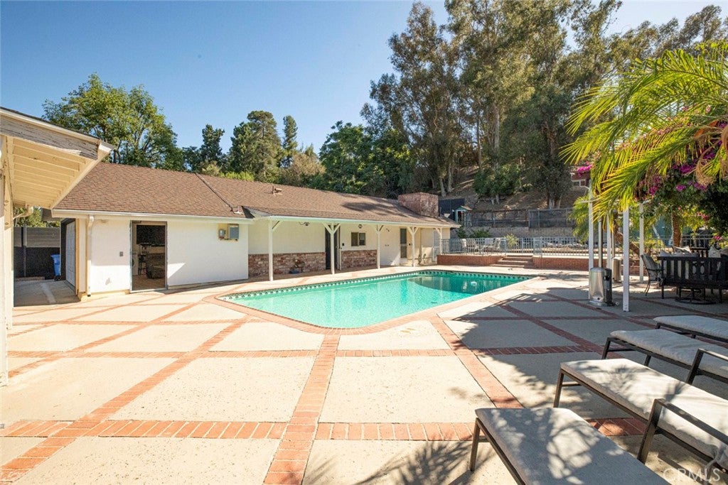 10431 Johanna Street