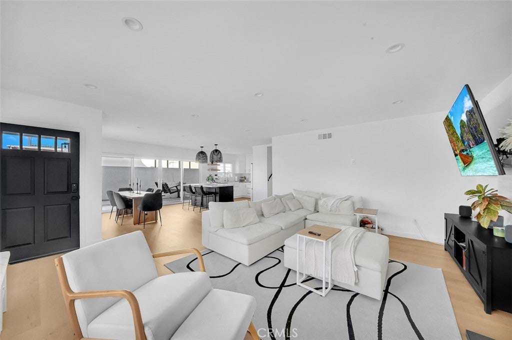 333 La Verne