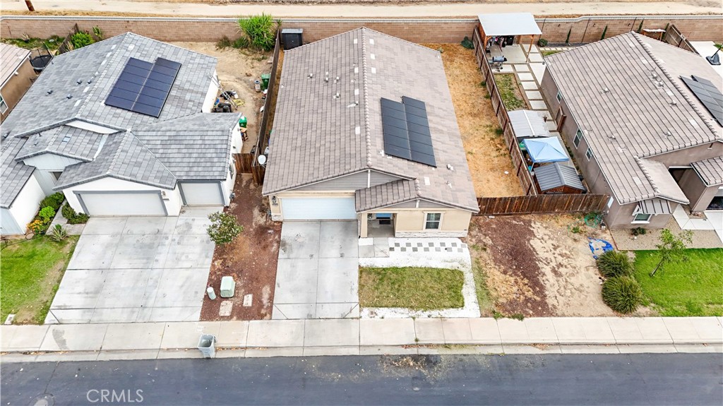 Where Comfort, Community, and Convenience Meet - Spacious 4 bed, 3 bath home with over 1800 sq ft. in a highly desirable gated community, close to shopping and highway 99. Paid-for solar keeps energy bills low, while tree-lined sidewalks, charming parks, and street-lit paths make the neighborhood shine.