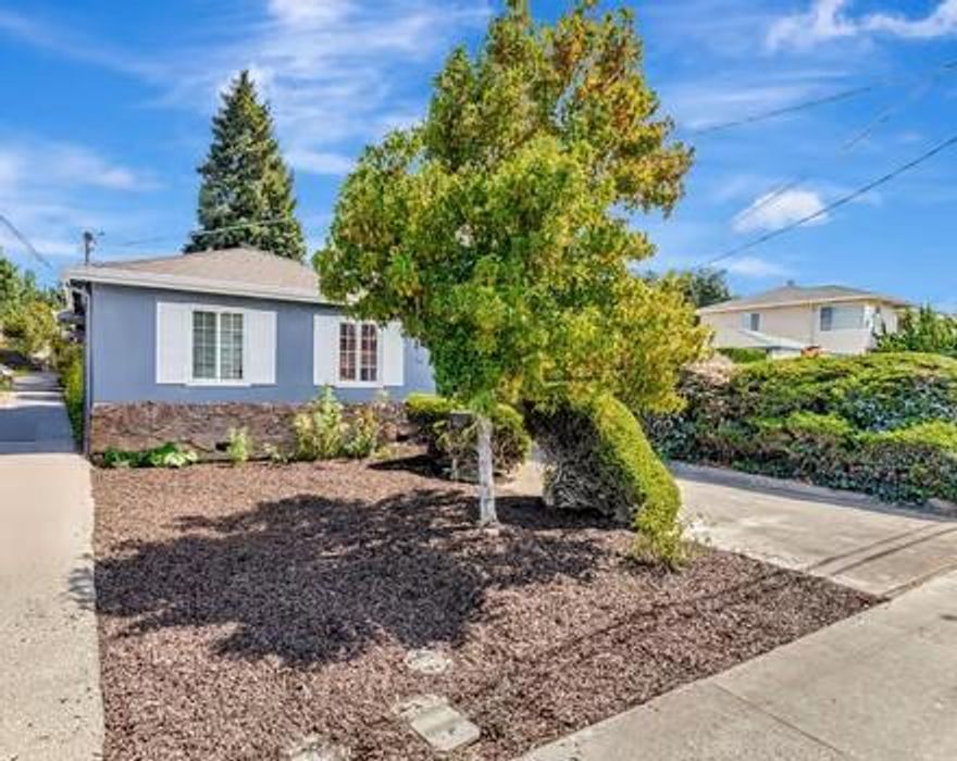 Investor opportunity for a centrally located duplex on the Fruitdale/Burbank border.  Each occupied unit offers 1-bedroom, 1-bathroom, dual paned windows, a dining area off the kitchen, and generously sized living room.  Extra parking in rear of building and driveway, close to 280, 880, Santa Clara County Valley Medical Center, San Jose City College, Valley Fair, and Santana Row.