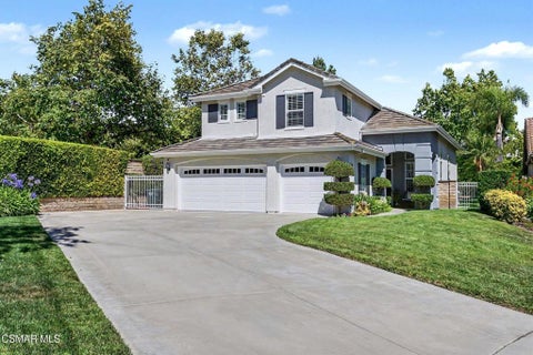 Photo of 2862 Westham Circle, Thousand Oaks, CA 91362 (MLS # 226003573)