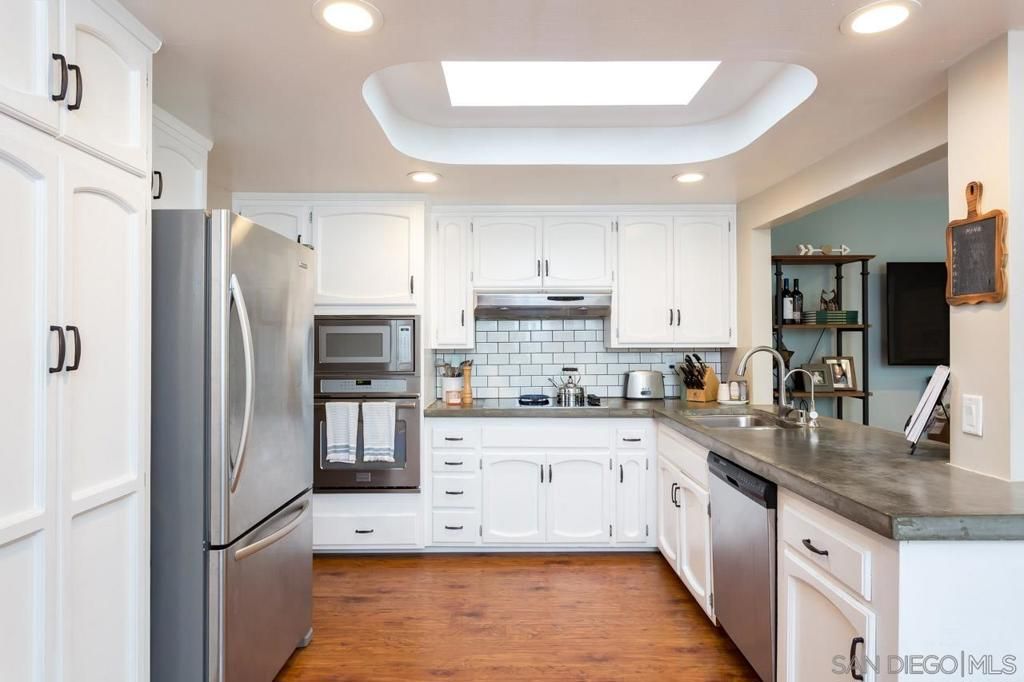 listing image 130728692001509289633
