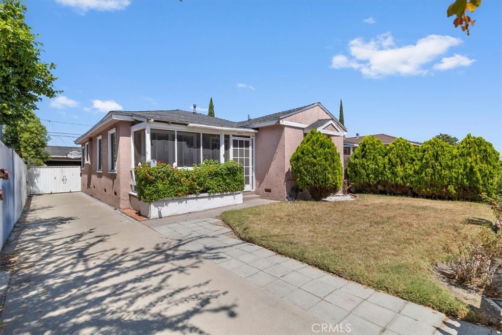 5943 Gardenia Avenue