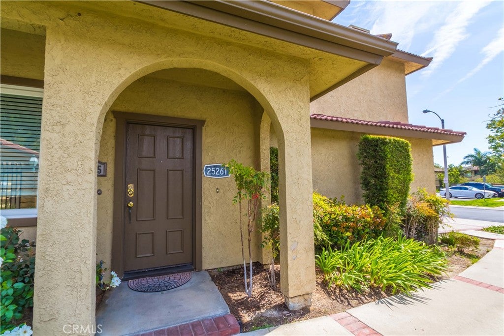 25261 Tanoak