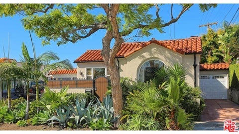 Photo of 7417 CLINTON Street, Los Angeles, CA 90036 (MLS # 26103054)