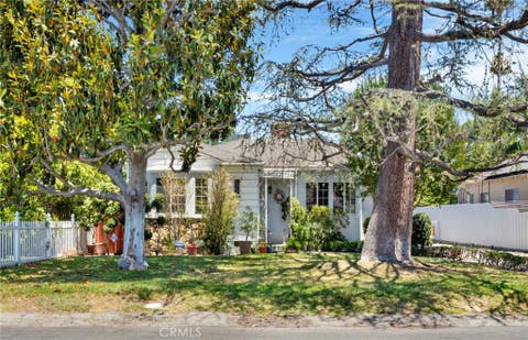 Photo of 5438 Radford Avenue, Valley Village, CA 91607 (MLS # GD26131035)