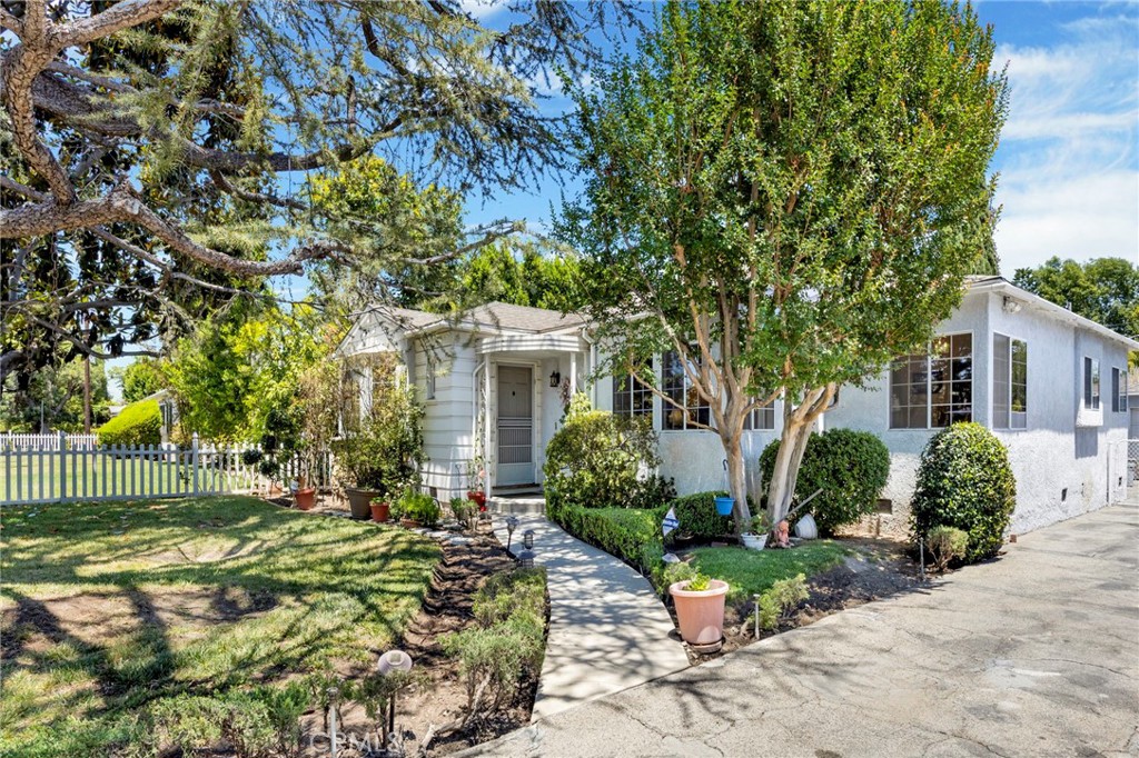 5438 Radford Avenue