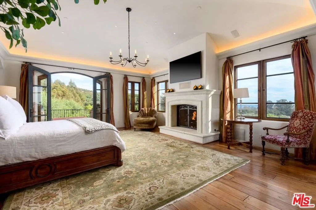 Carpinteria, California 93013, United States, 5 Bedrooms Bedrooms, ,10 BathroomsBathrooms,Residential,Active,254340