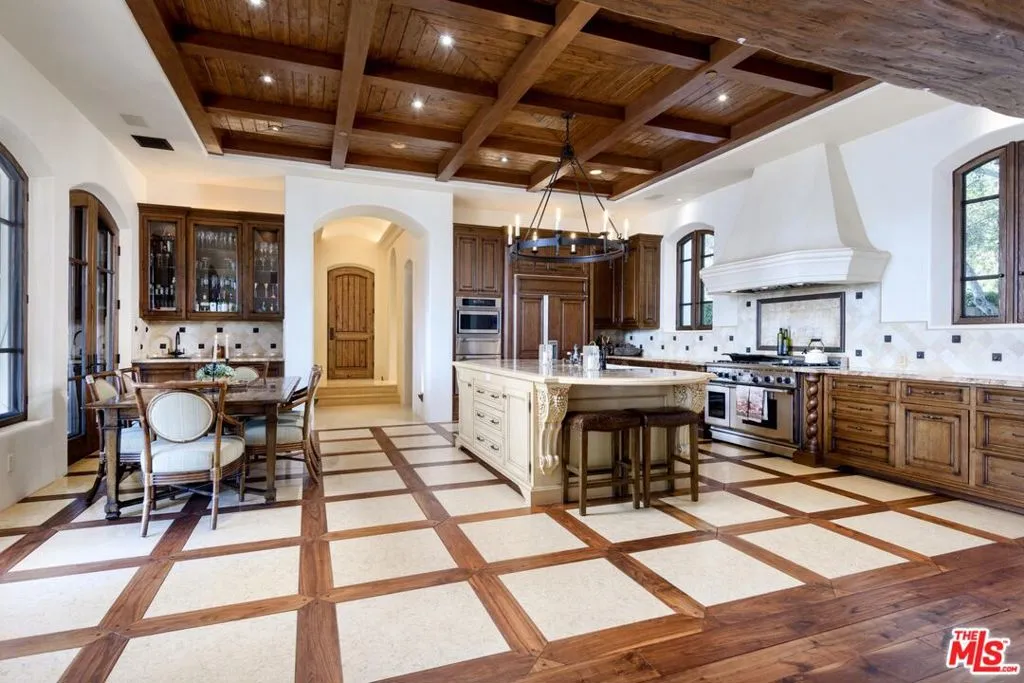 Carpinteria, California 93013, United States, 5 Bedrooms Bedrooms, ,10 BathroomsBathrooms,Residential,Active,254340