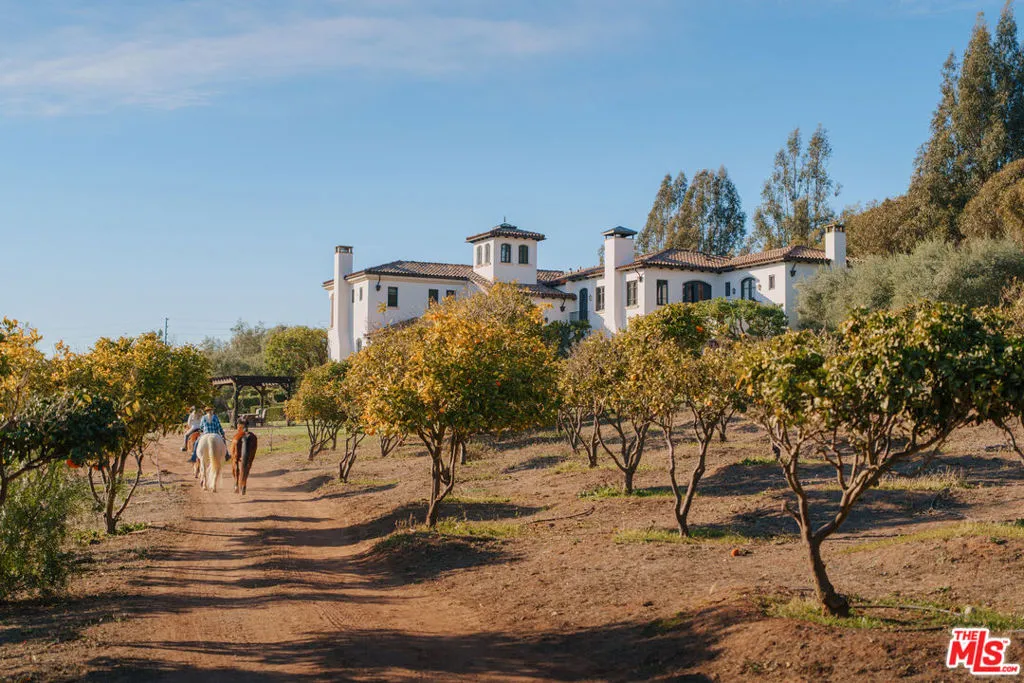 Carpinteria, California 93013, United States, 5 Bedrooms Bedrooms, ,10 BathroomsBathrooms,Residential,Active,254340