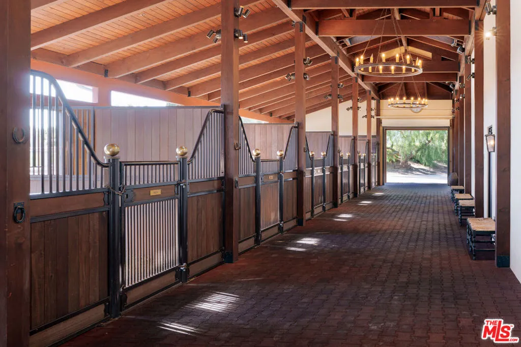 Carpinteria, California 93013, United States, 5 Bedrooms Bedrooms, ,10 BathroomsBathrooms,Residential,Active,254340