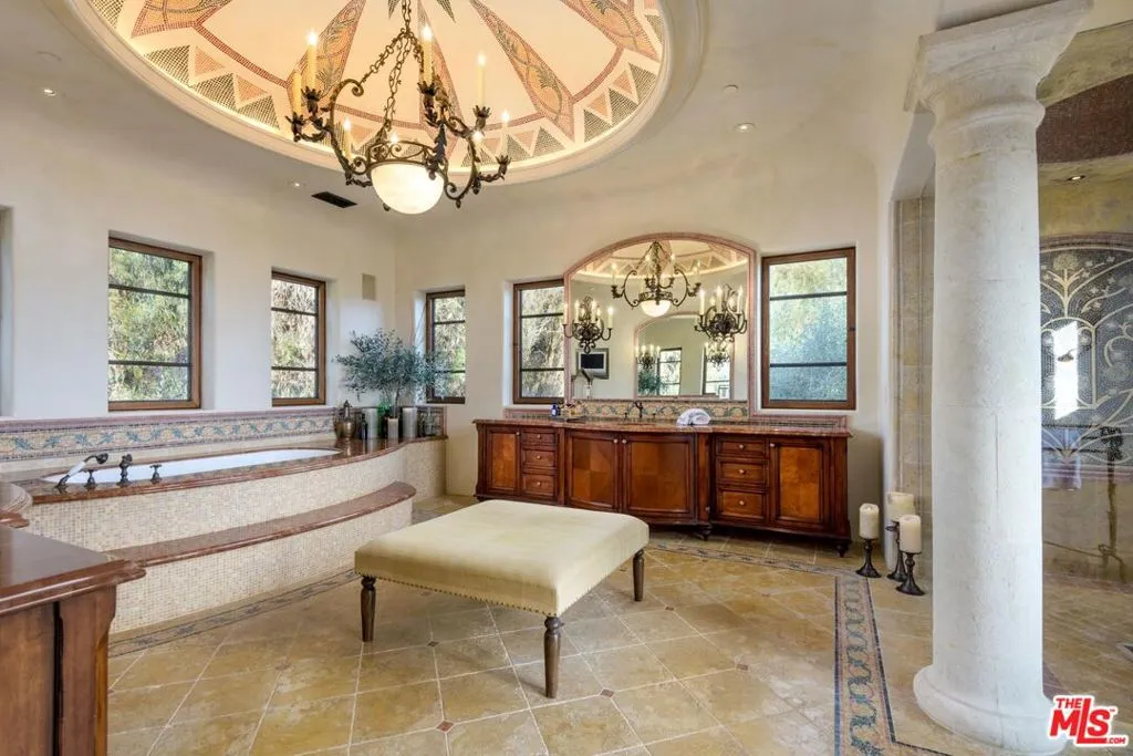 Carpinteria, California 93013, United States, 5 Bedrooms Bedrooms, ,10 BathroomsBathrooms,Residential,Active,254340