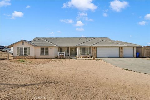 Photo of 25850 Mountain View Rd, Apple Valley, CA 92308 (MLS # HD26035757)