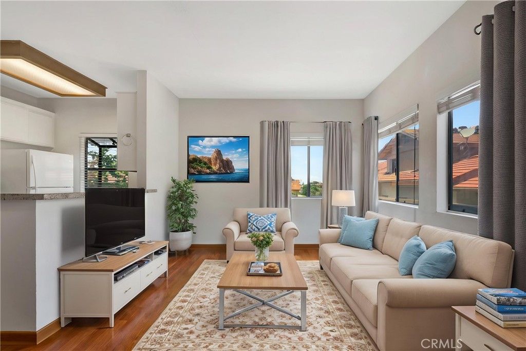 listing image 130720594949203070415