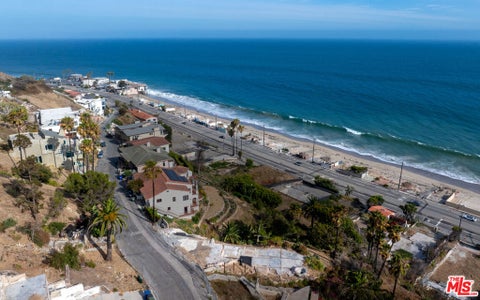 Photo of 21400 Rambla Vista Vis, Malibu, CA 90265 (MLS # 26856165)