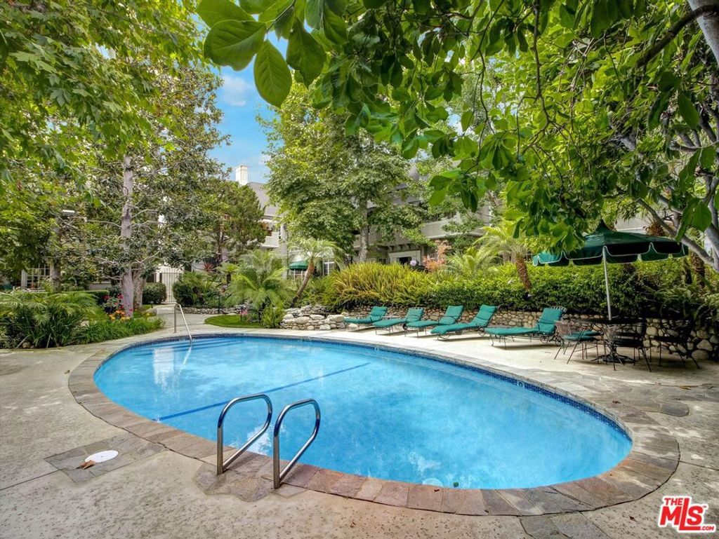 Photo of 1327 N Hayworth Avenue, West Hollywood, CA 90046 (MLS # 26854497)