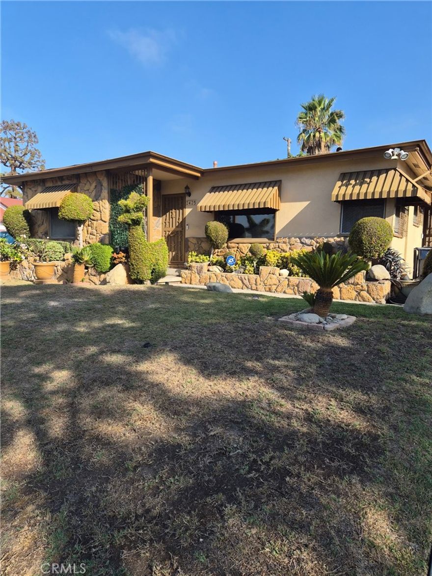 Single family residence located in the City of Hawthorne, within proximity of Sofi Stadium and the Intuit Dome.  The home features 3 bedrooms, 2 baths, Living and Dining area, and separate walled off kitchen. The home also features a large family room adjacent to the living and dining area.  New floors throughout residence with newly finished ceiling's and fresh paint throughout.  The home is a gem, and represents pride of ownership through the years.



Buyers and/or their agent(s) are encouraged to independently  "Due diligence" regarding the square footage, any and all permits.  The Listing agent does not represent the accuracy of any, and all assessor information regarding the residence..