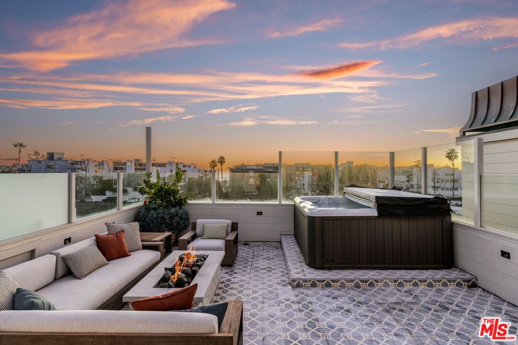 Photo of 4315 Roma Court, Marina Del Rey, CA 90292 (MLS # 26647419)