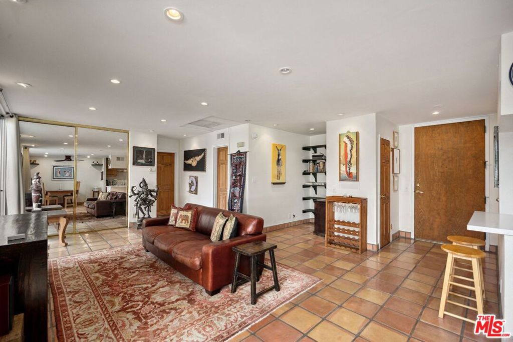 100 S Doheny Drive 214
