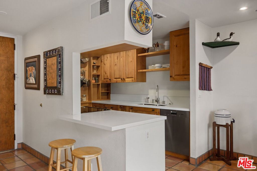 100 S Doheny Drive 214