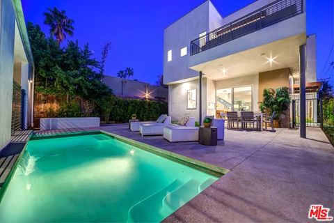 Photo of 8949 Rosewood Avenue, West Hollywood, CA 90048 (MLS # 26651735)