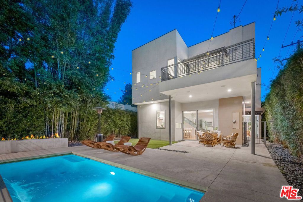 Photo of 8949 Rosewood Avenue, West Hollywood, CA 90048 (MLS # 26651735)