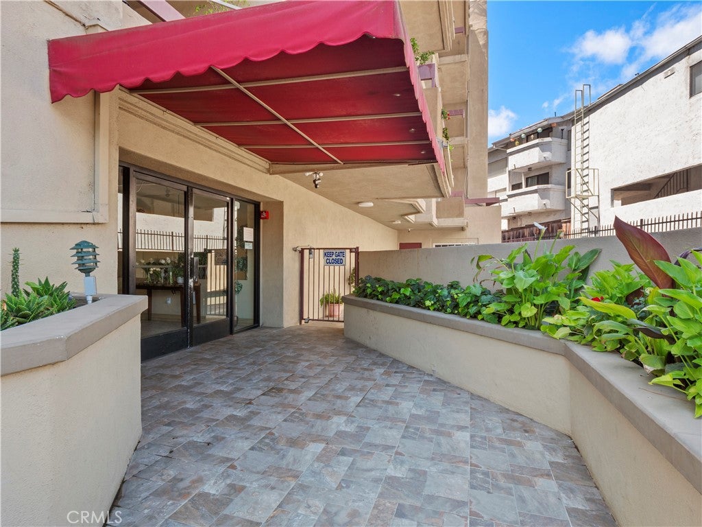 Photo of 4301 Fulton Avenue #303, Sherman Oaks, CA 91423 (MLS # SR26164585)