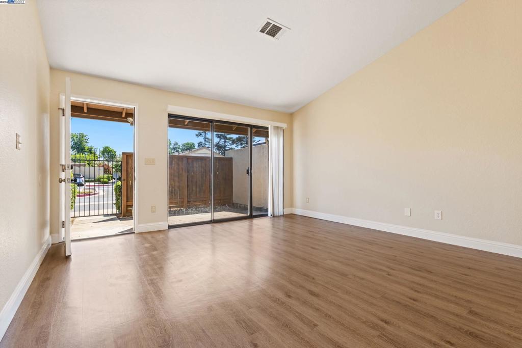 BRENTWOOD VILLA - Residential