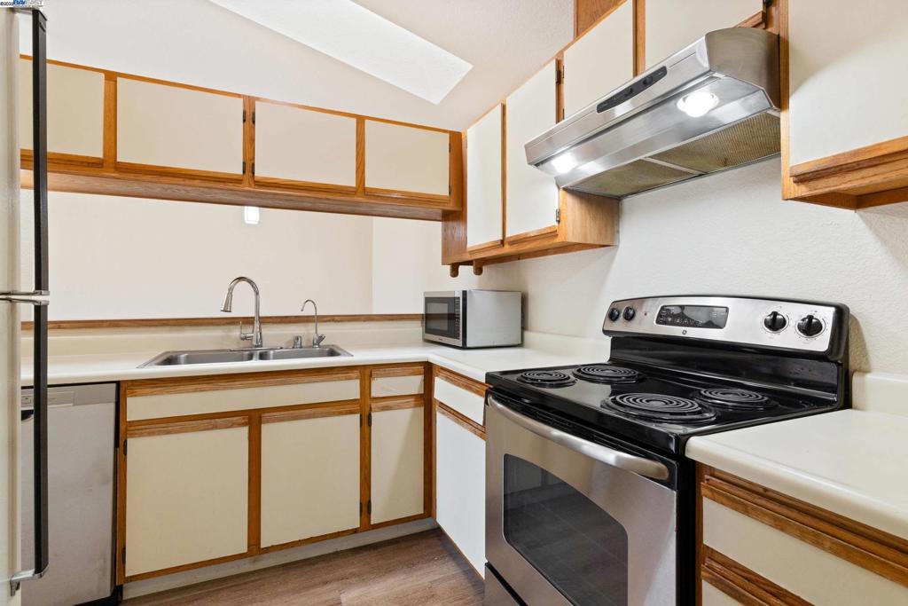 BRENTWOOD VILLA - Residential