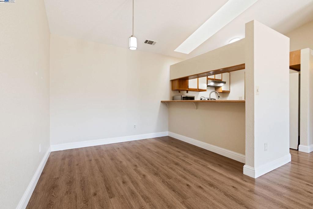 BRENTWOOD VILLA - Residential