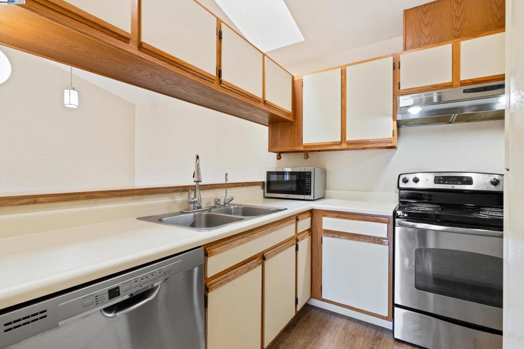 BRENTWOOD VILLA - Residential