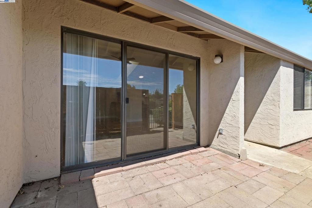 BRENTWOOD VILLA - Residential