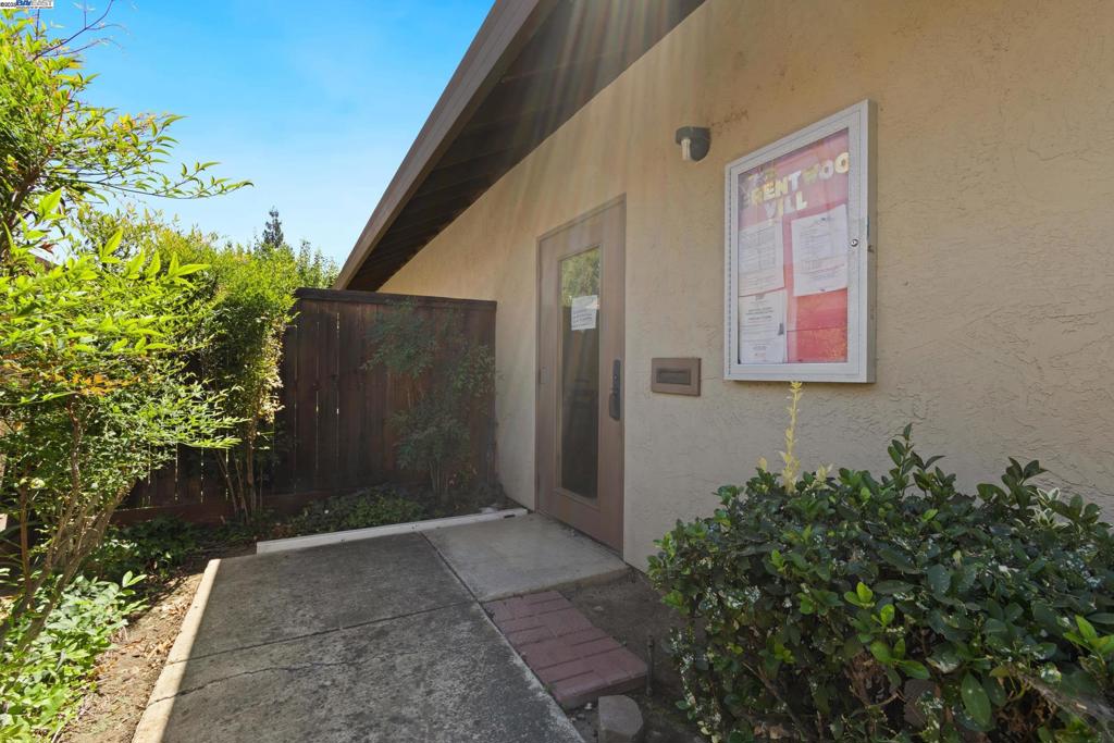 BRENTWOOD VILLA - Residential