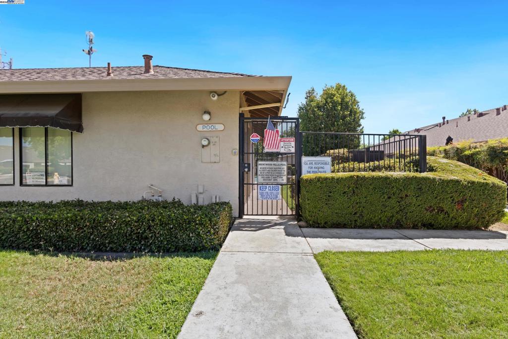 BRENTWOOD VILLA - Residential
