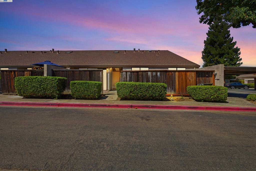BRENTWOOD VILLA - Residential