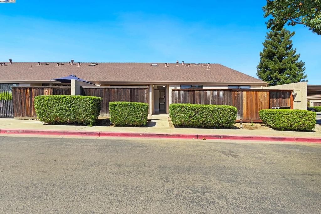Come live in an adorable 2 Bedroom 1.25 Bath corner condo right in the heart of Brentwood. Walk to downtown or meander around the neighborhood. There is a great big patio, laundry room includes washer and dryer. Electric stove, refrigerator and dishwasher and reverse osmosis tank under the sink. Community pool and 2 parking spaces!